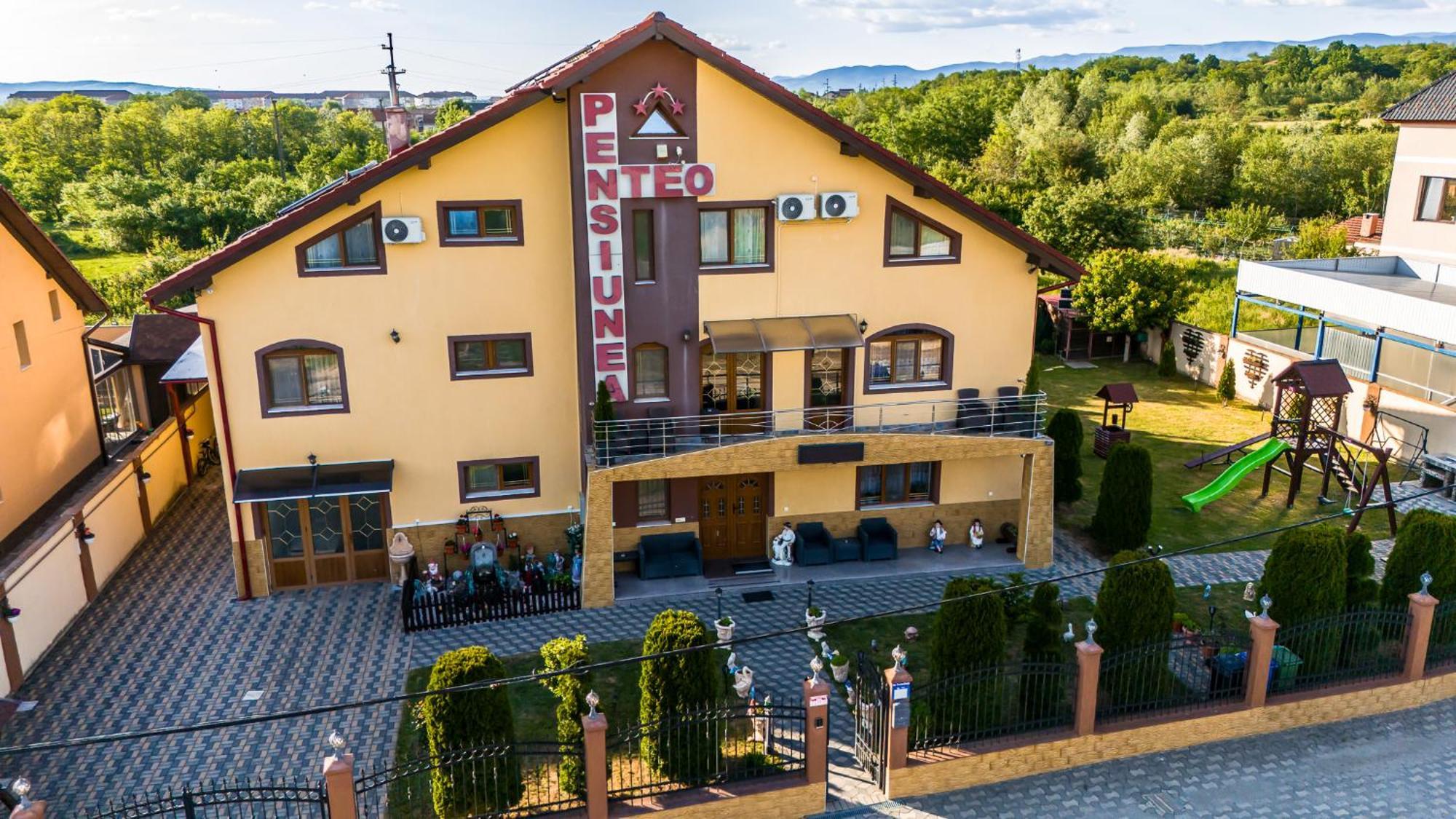 Pensiunea Teo Caransebes Exterior photo